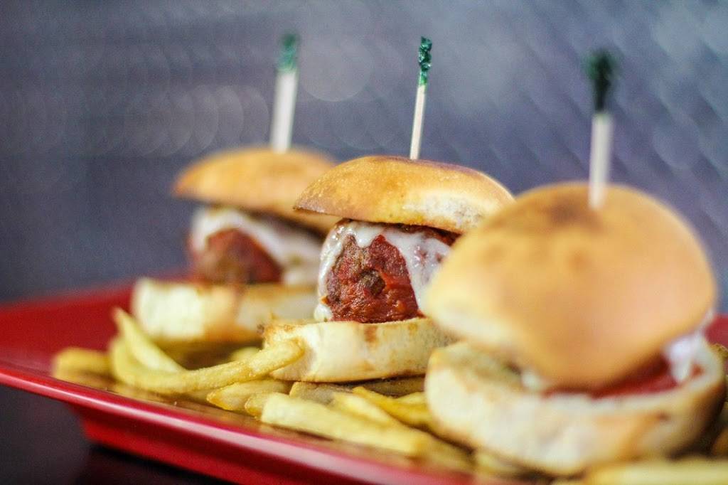 Center Court Pizza & Brew | meal takeaway | 2111 W Parkwood Ave #117, Friendswood, TX 77546, USA | 8324819234 OR +1 832-481-9234