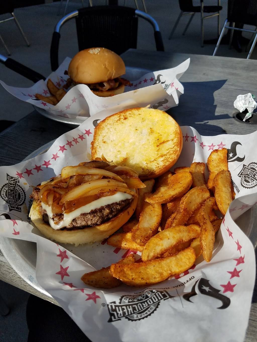 Fuddruckers | restaurant | 2400 S MacGregor Way, Houston, TX 77021, USA | 7135881377 OR +1 713-588-1377