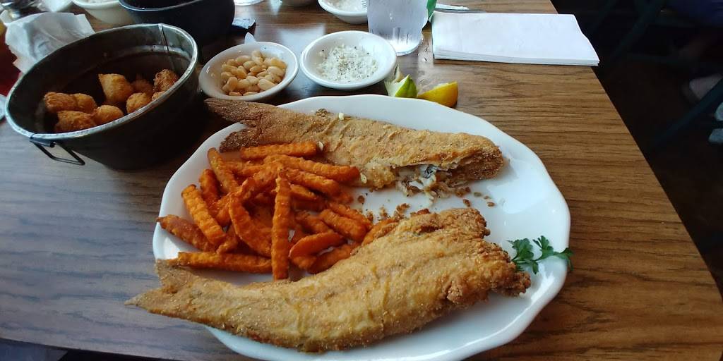 Catfish House | restaurant | 3011 Cobbs Ford Rd, Millbrook, AL 36054, USA | 3342857225 OR +1 334-285-7225