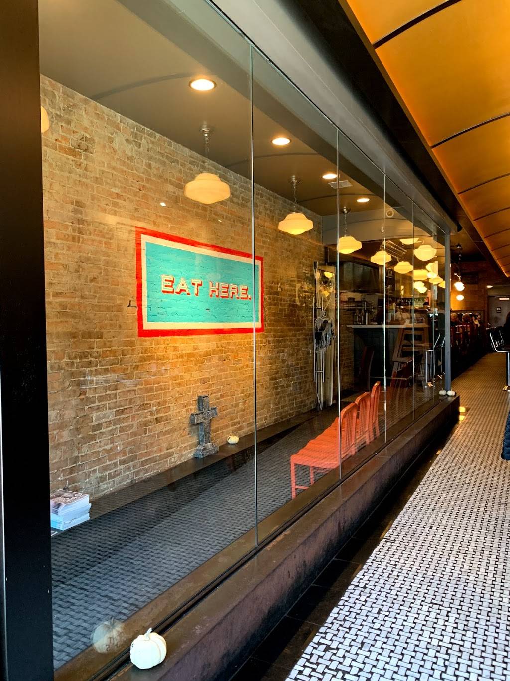 Pullman Bar & Diner | restaurant | 17 S Dubuque St, Iowa City, IA 52240, USA | 3193381808 OR +1 319-338-1808