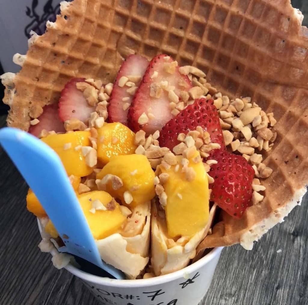 Freezing Moo | restaurant | 2755 N Maize Rd Ste. #101, Wichita, KS 67205, USA | 3164255530 OR +1 316-425-5530