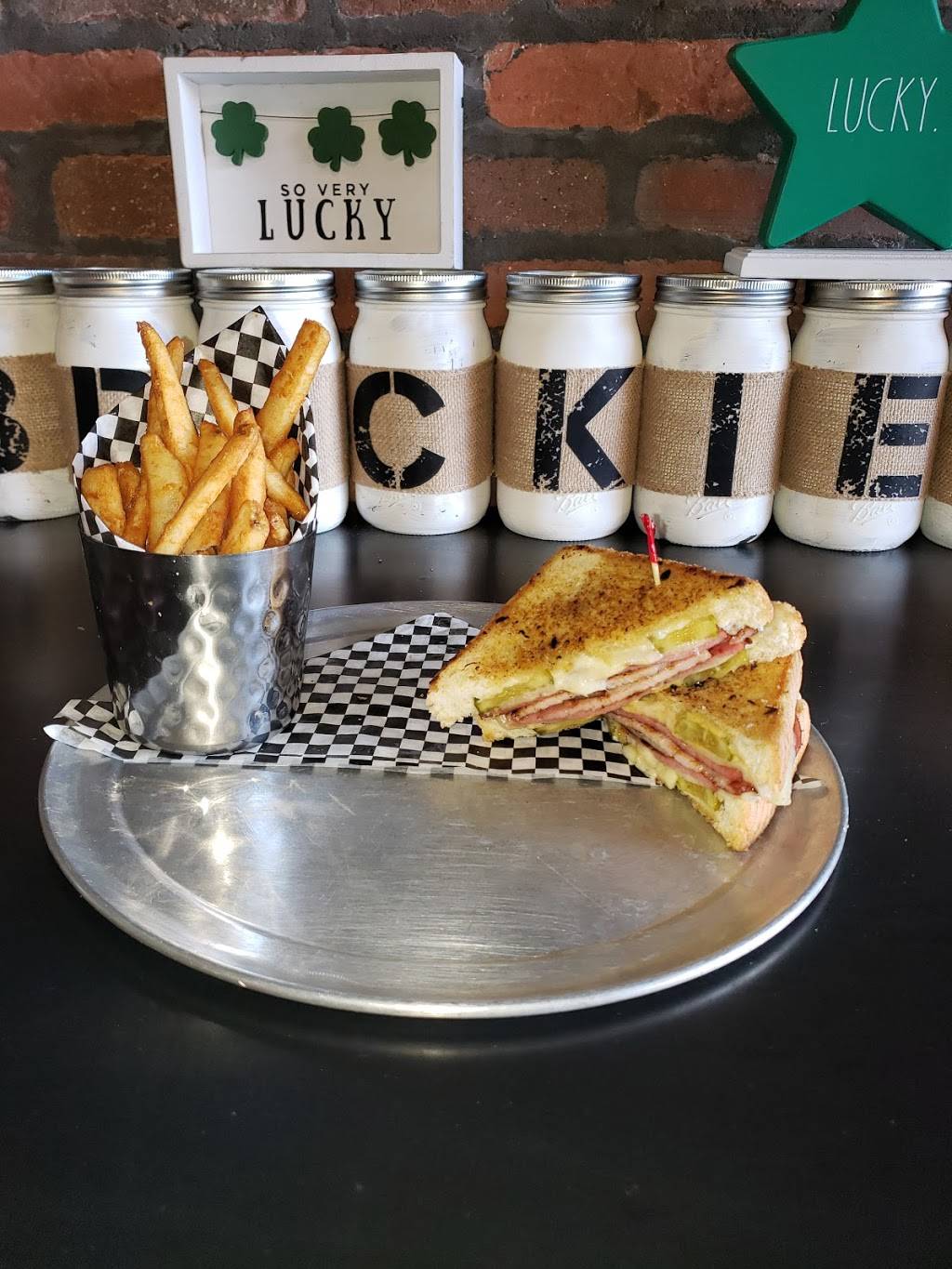 Brickies Smoke House and Grill | restaurant | 270 E Hunt Hwy, San Tan Valley, AZ 85143, USA | 4808671816 OR +1 480-867-1816