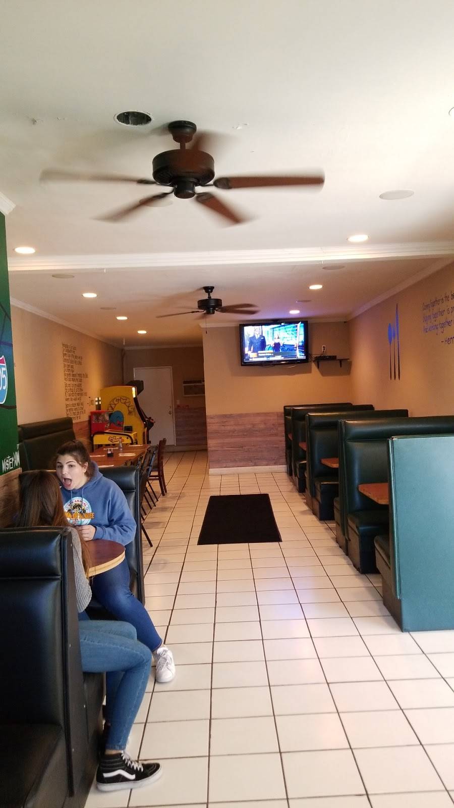 Numero Uno Pizza | restaurant | 17817 Chatsworth St, Granada Hills, CA 91344, USA | 8188311245 OR +1 818-831-1245