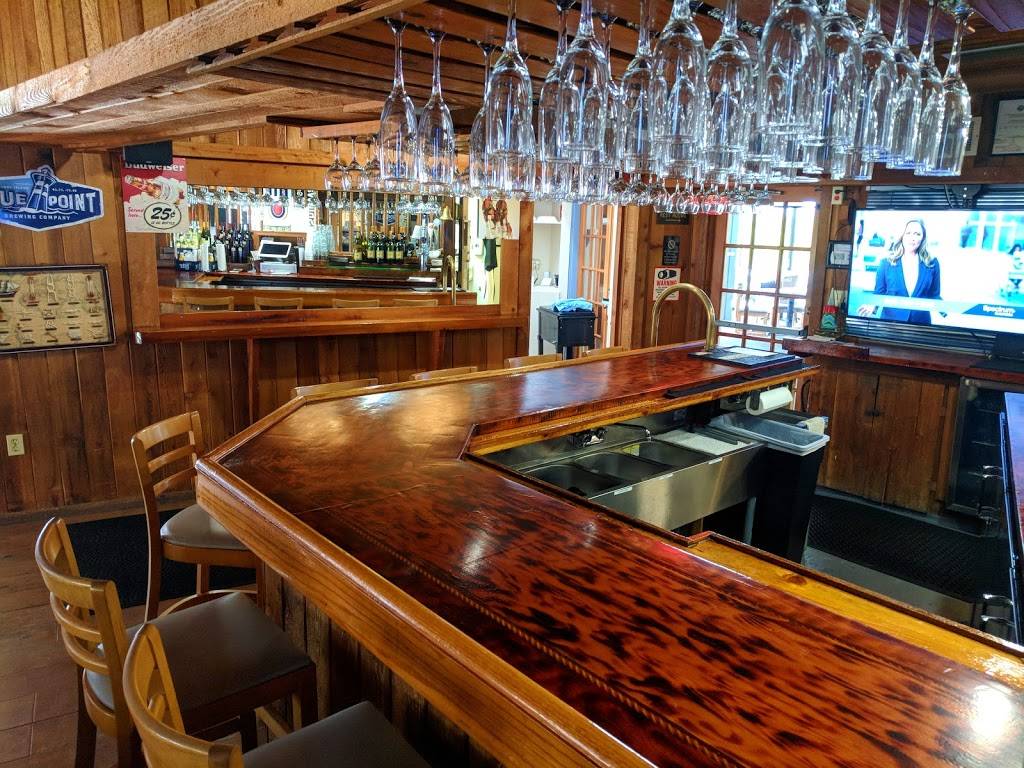 ShipWatch Bar & Grill | restaurant | 11900 Shipwatch Dr, Largo, FL 33774, USA | 7277358382 OR +1 727-735-8382