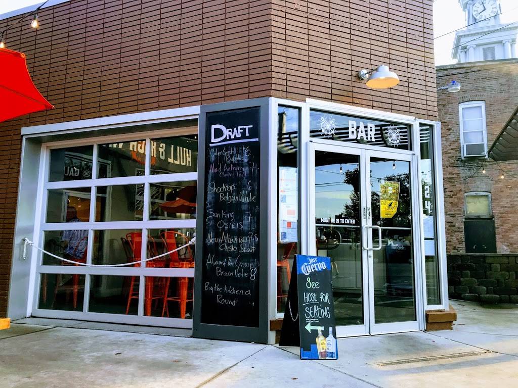 Hull and Highwater | restaurant | 324 E Main St, New Albany, IN 47150, USA | 8125902249 OR +1 812-590-2249