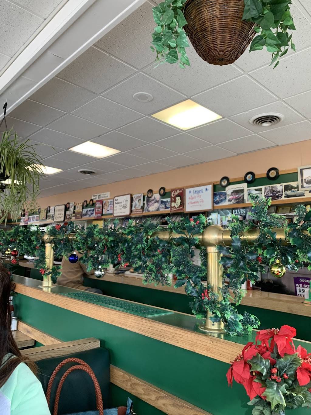 Tower Grill | restaurant | 185 Freight St, Waterbury, CT 06702, USA | 2037530522 OR +1 203-753-0522