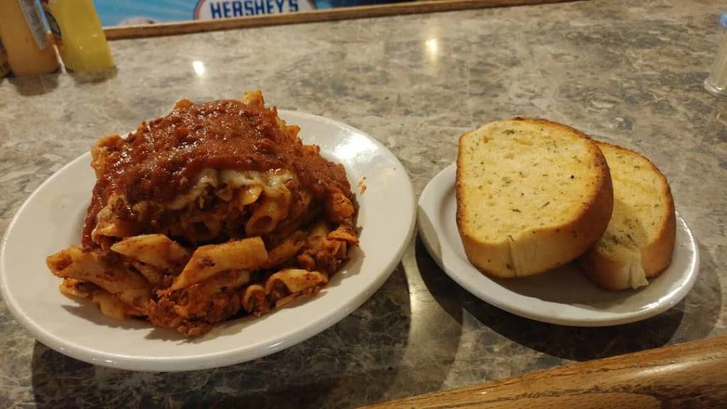 Dees 50S Place Diner | restaurant | 1740, 581 Norton Ave, Barberton, OH 44203, USA | 3307456310 OR +1 330-745-6310