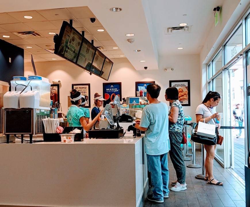 Auntie Annes | cafe | 2792 Livermore Outlets Dr, Livermore, CA 94551, USA | 9252927032 OR +1 925-292-7032