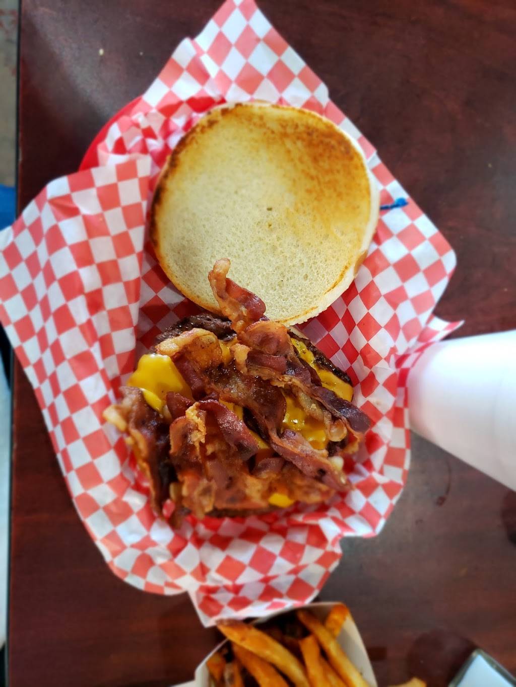 Big Bobs Burgers | restaurant | 447 W Hildebrand Ave, San Antonio, TX 78212, USA | 2107342627 OR +1 210-734-2627