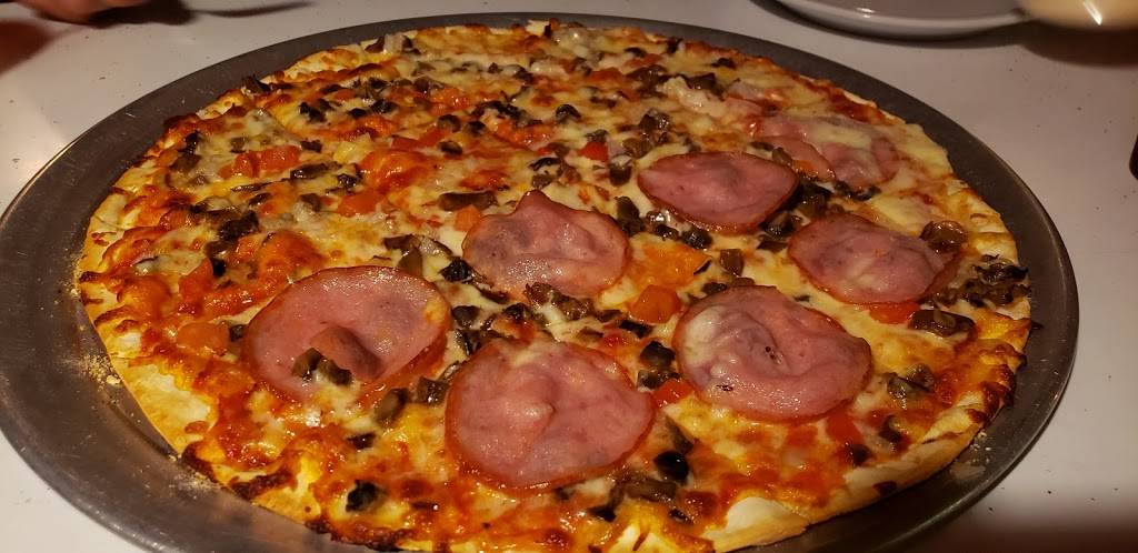 Leos Pizza | restaurant | 119 E Douglas Ave, Petersburg, IL 62675, USA | 2176323492 OR +1 217-632-3492