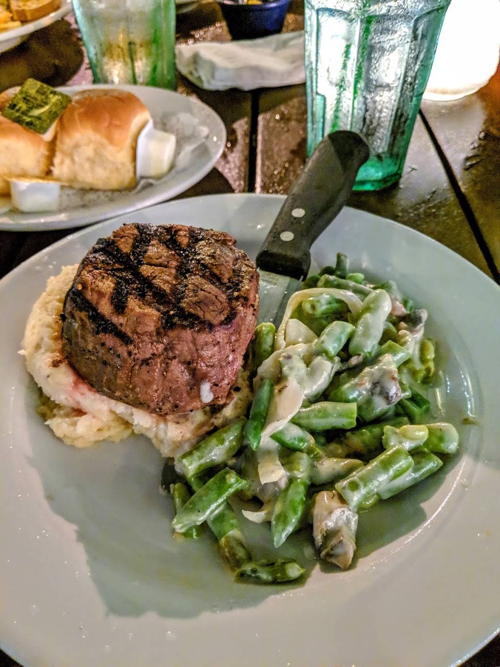 O C Whites Seafood & Spirits | restaurant | 118 Avenida Menendez, St. Augustine, FL 32084, USA | 9048240808 OR +1 904-824-0808