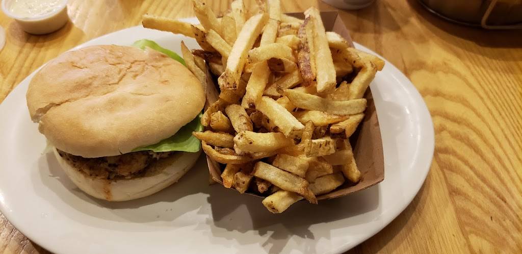 Crab Cake Cafe | restaurant | 140 National Plaza, Oxon Hill, MD 20745, USA | 2407662063 OR +1 240-766-2063