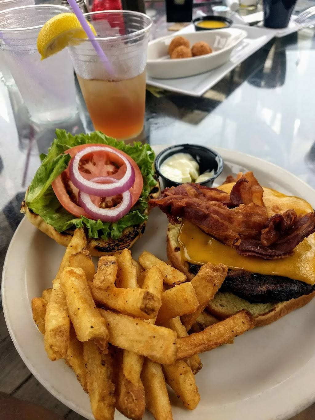 Madigans Waterfront | restaurant | 201 Mill St, Occoquan, VA 22125, USA | 7034946373 OR +1 703-494-6373