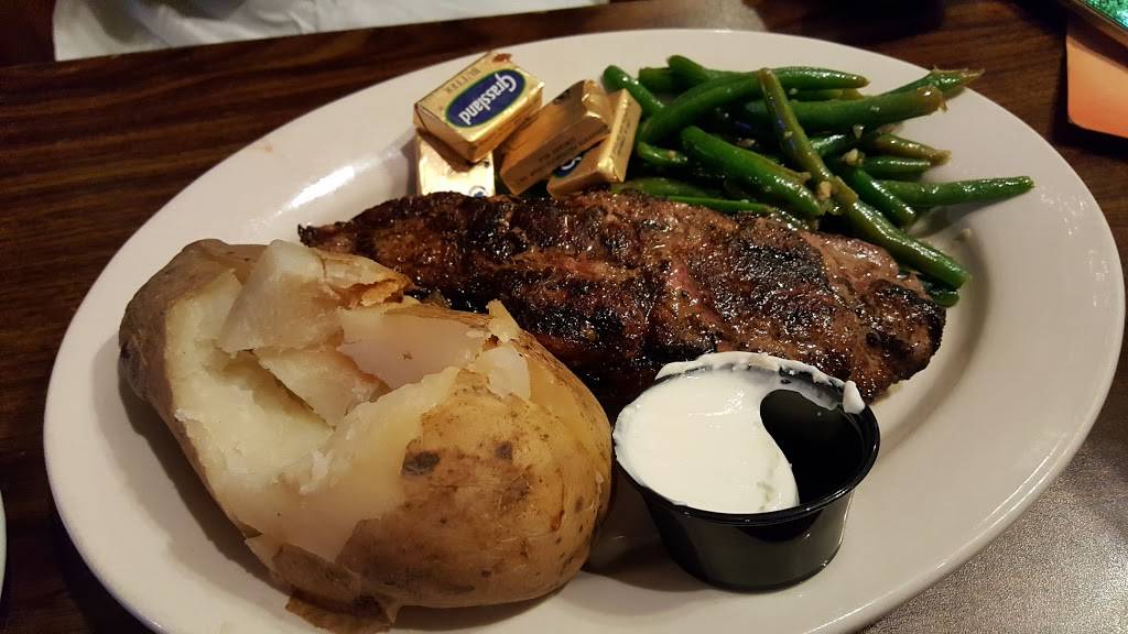 The Lantern Of Lake Forest | restaurant | 768 N Western Ave, Lake Forest, IL 60045, USA | 8472349844 OR +1 847-234-9844