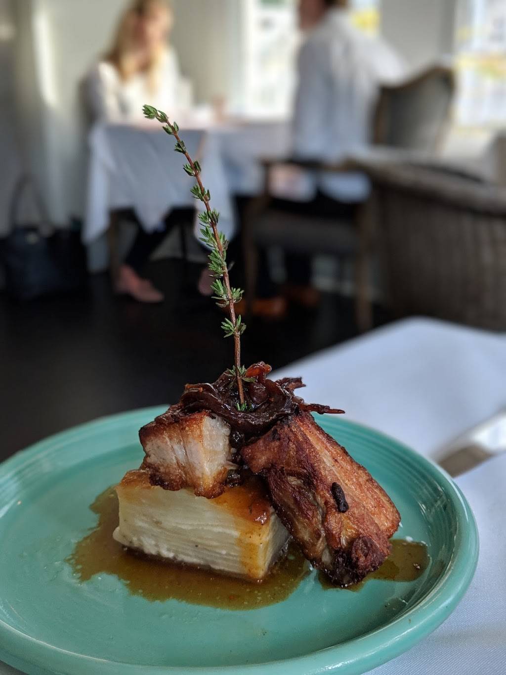 Yebo Beach Haus | restaurant | 111 West Paces Ferry Rd NW, Atlanta, GA 30305, USA | 4048691992 OR +1 404-869-1992