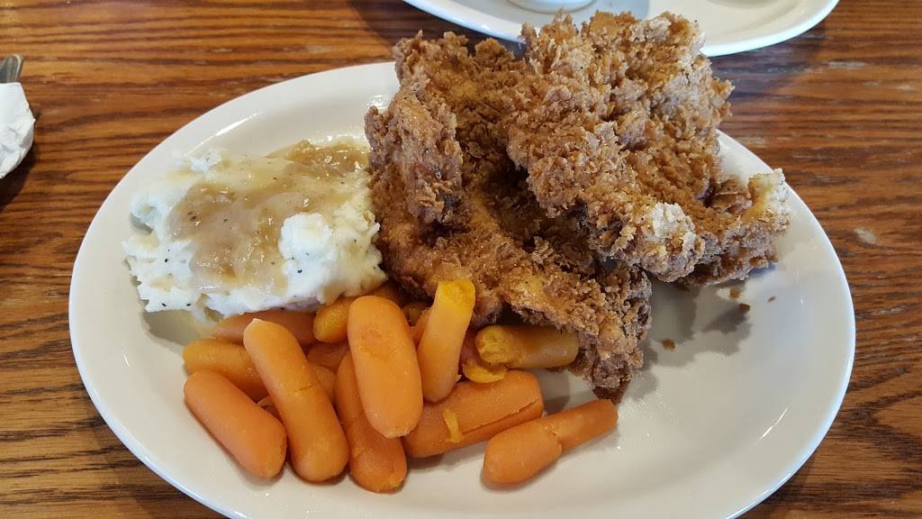 Cracker Barrel Old Country Store | restaurant | 1050 S Hwy Dr, Fenton, MO 63026, USA | 6363493335 OR +1 636-349-3335