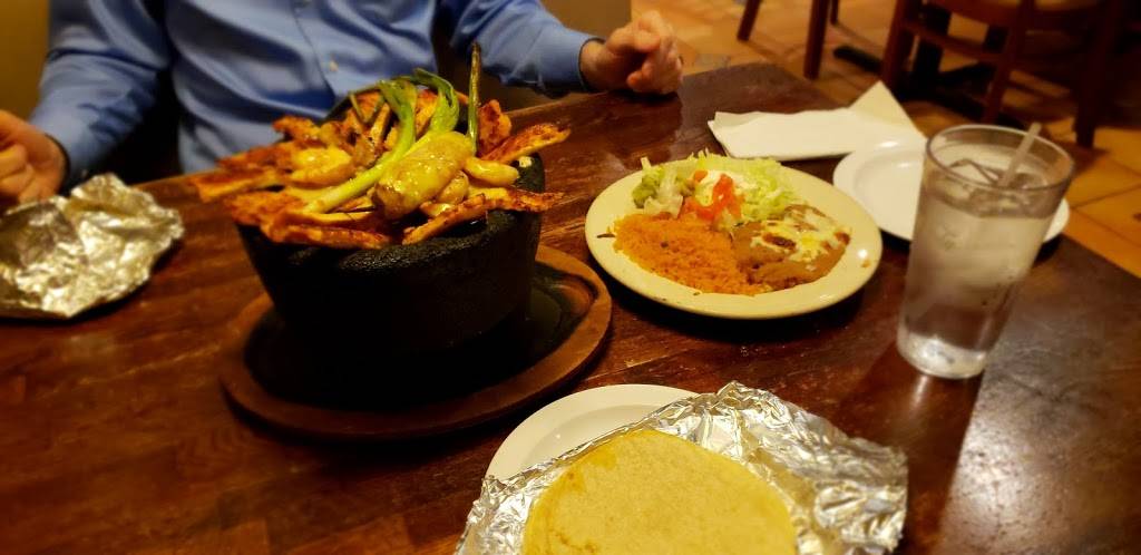 El Tapatio | restaurant | 707 Milford Rd, Merrimack, NH 03054, USA | 6032625801 OR +1 603-262-5801