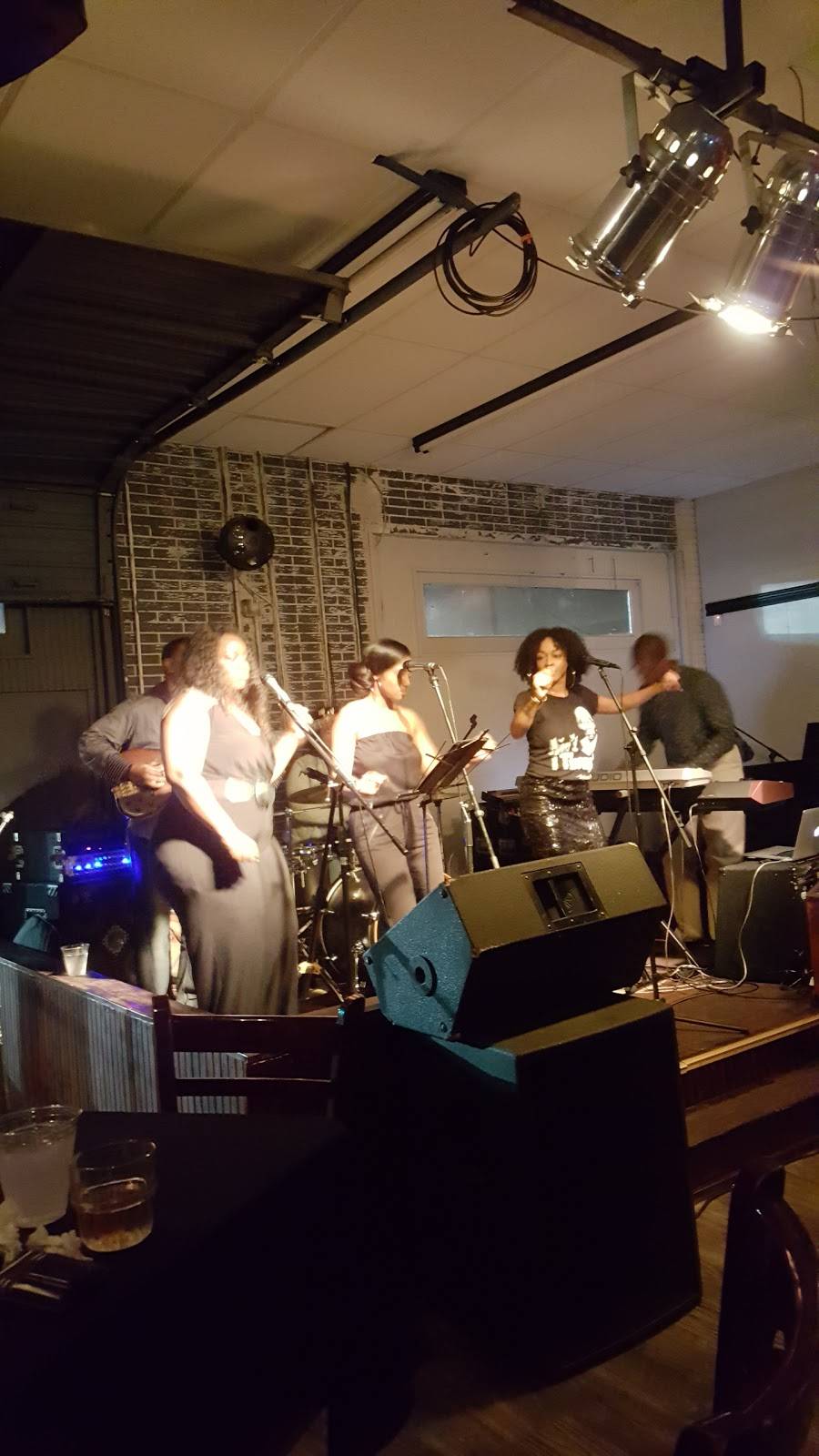 Ten Eleven Grill | restaurant | 1011 Corinth Street, Dallas, TX 75215, USA | 2145653808 OR +1 214-565-3808