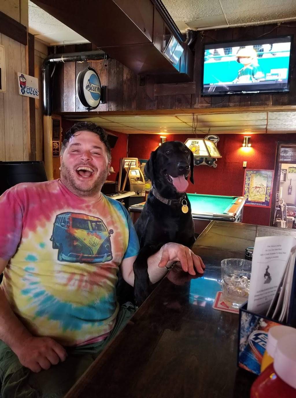 Sneaky Petes Bar & Grill | restaurant | 122 S Main St, Hancock, WI 54943, USA | 7152495111 OR +1 715-249-5111