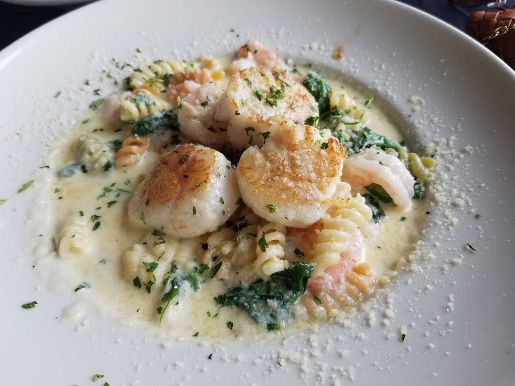 Bud’s Skyline River View | restaurant | 1201 E River Dr, Davenport, IA 52803, USA | 5633235987 OR +1 563-323-5987