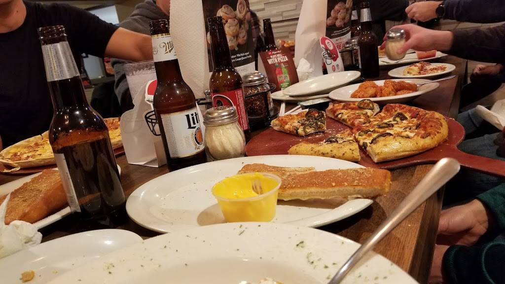 Pizza Hut | restaurant | 908 W Main St, Peru, IN 46970, USA | 7654735200 OR +1 765-473-5200