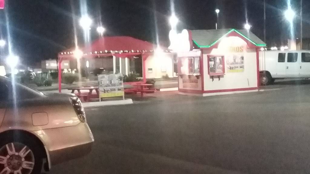 El Chavo Elotes | restaurant | 6954 N Mesa St, El Paso, TX 79912, USA | 9156003451 OR +1 915-600-3451