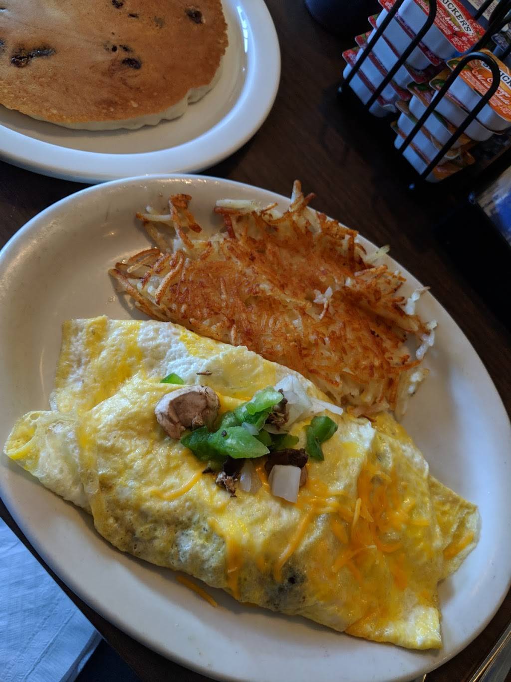 Hunters Restaurant | restaurant | 202 N Woodland Blvd, DeLand, FL 32720, USA | 3867367954 OR +1 386-736-7954