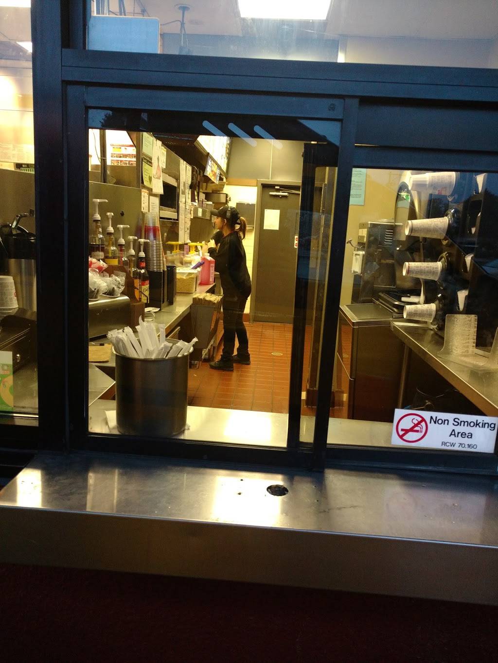 Jack in the Box | restaurant | 8504 Hipkins Rd SW, Lakewood, WA 98498, USA | 2539840661 OR +1 253-984-0661