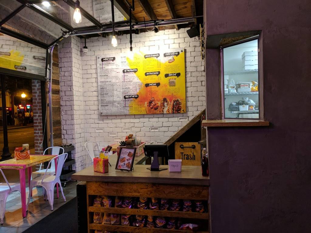 Detroit Dog Co. | restaurant | 200 W 5th St, Royal Oak, MI 48067, USA | 2482916587 OR +1 248-291-6587