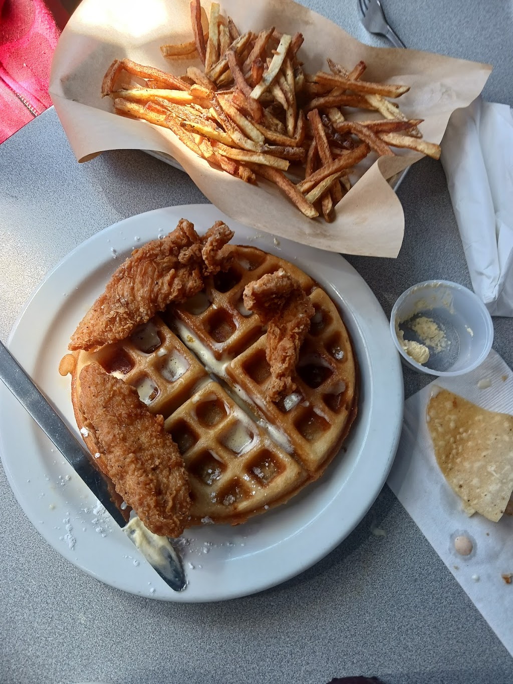 EJs Eats and Drinks | restaurant | 523 Center St, Little Rock, AR 72201, USA | 5016663700 OR +1 501-666-3700