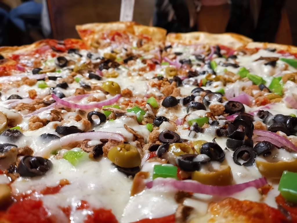 The Rail - A Pizza Company | restaurant | 218 S 1st St, Rogers, AR 72756, USA | 4796338808 OR +1 479-633-8808