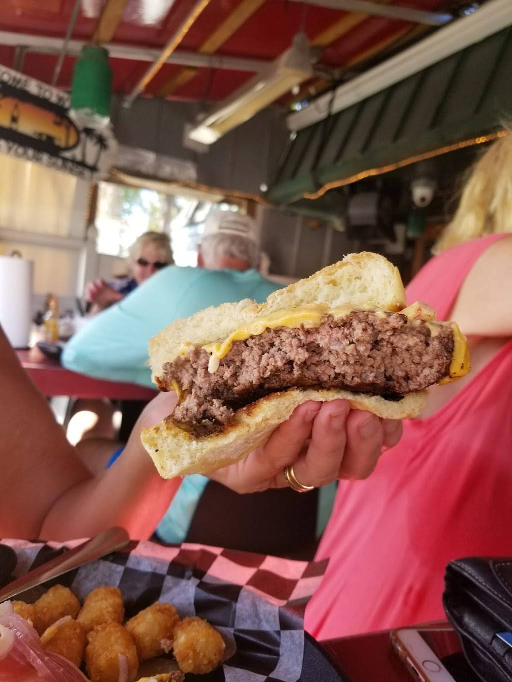 Willys Burgers And Booze | restaurant | 645 Corey Ave, St Pete Beach, FL 33706, USA | 7273298667 OR +1 727-329-8667
