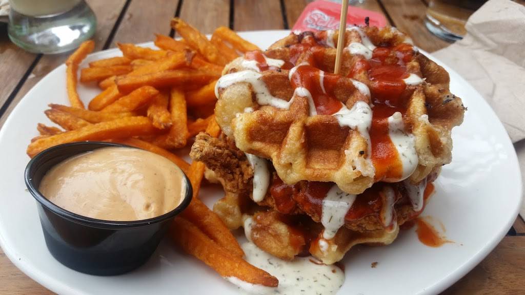 St. Louis Bar & Grill | restaurant | 2050 Yonge St, Toronto, ON M4S 1Z9, Canada | 4164800202 OR +1 416-480-0202