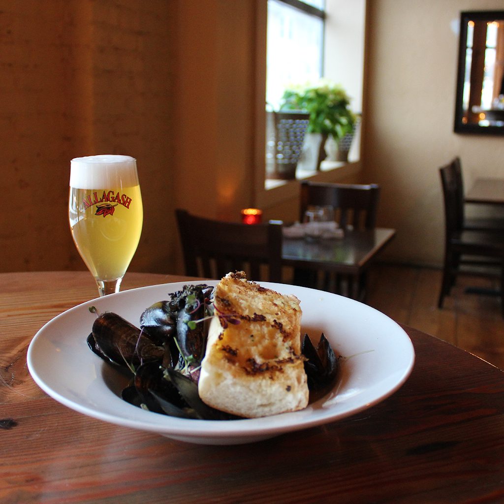 Little Tap House | restaurant | 106 High St, Portland, ME 04101, USA | 2077474089 OR +1 207-747-4089