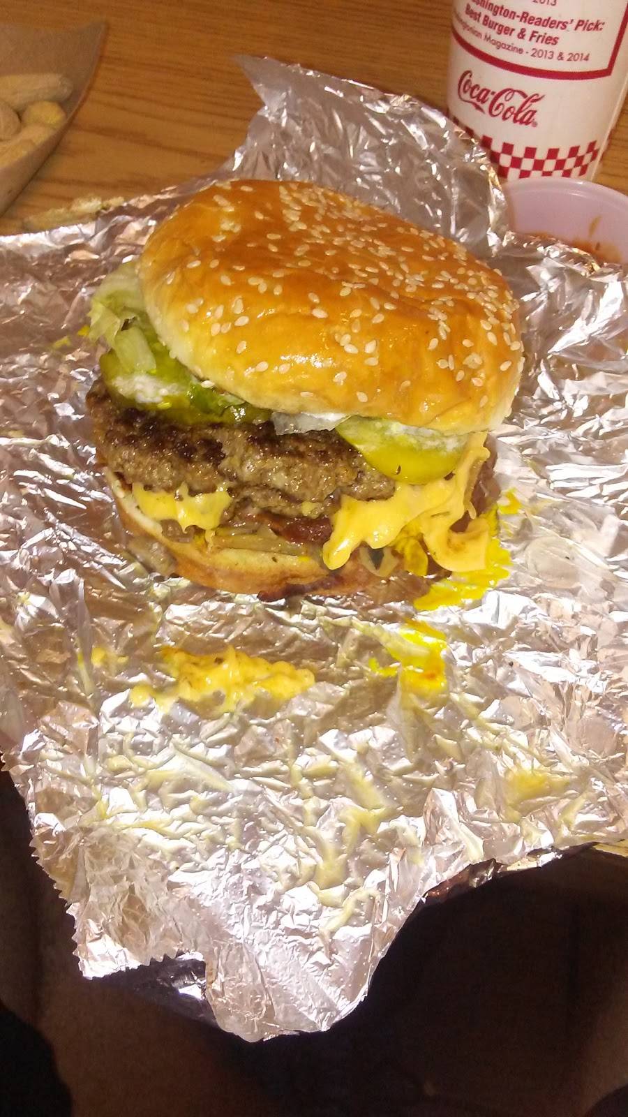 Five Guys | meal takeaway | 3315 W Touhy Ave, Lincolnwood, IL 60712, USA | 8476740074 OR +1 847-674-0074