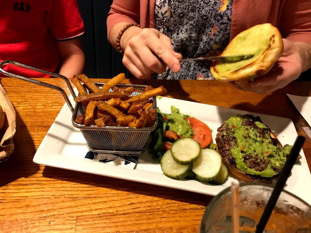 Falcons Nest | restaurant | 36 Amelia Village Cir, Fernandina Beach, FL 32034, USA | 9042775166 OR +1 904-277-5166