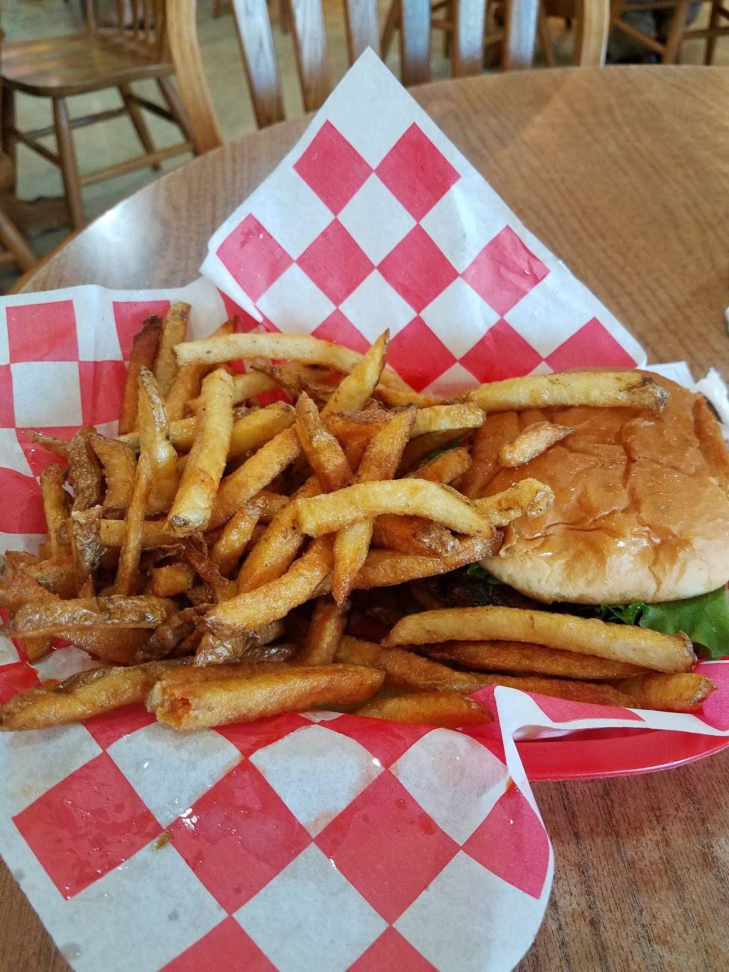 Nellys | restaurant | 140 Bridge St, Wilmington, IL 60481, USA | 8154769590 OR +1 815-476-9590