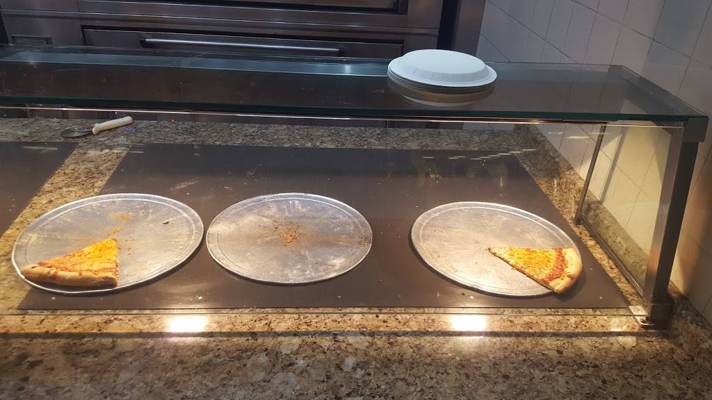 Famous Famiglia | restaurant | 1 1 Terminal Dr, Nashville, TN 37214, USA | 6152754400 OR +1 615-275-4400