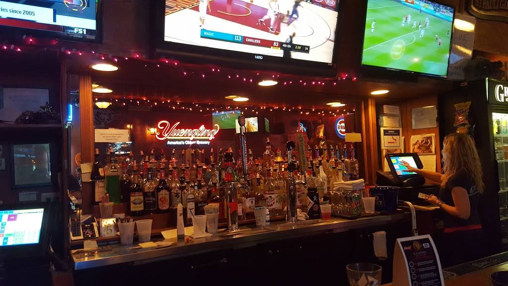 Growlers | restaurant | 2816 Highway Ave, Highland, IN 46322, USA | 2199240245 OR +1 219-924-0245