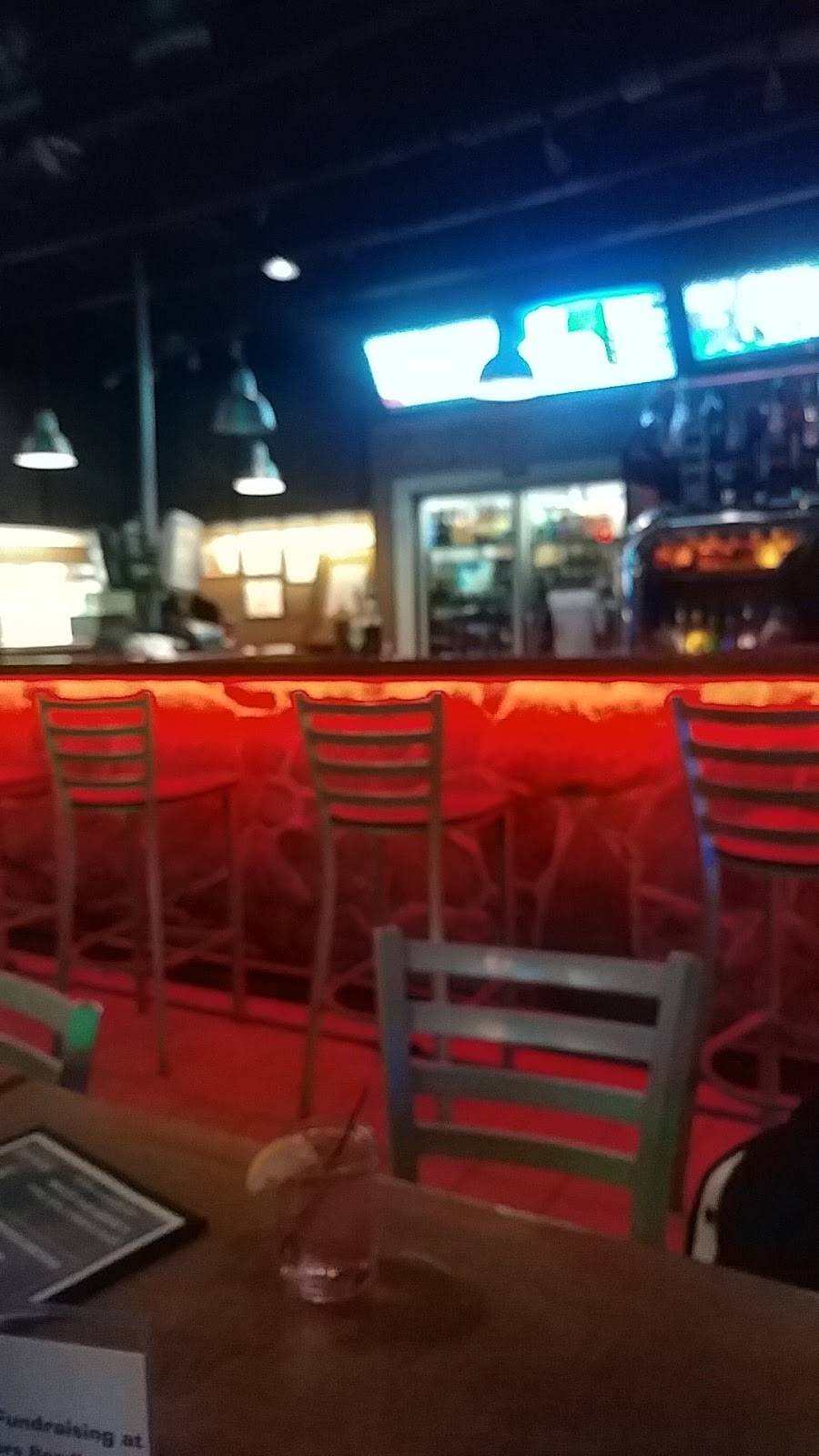 Shooters Roadhouse | restaurant | 17 Sandwich St N, Amherstburg, ON N9V 2T8, Canada | 5197367878 OR +1 519-736-7878