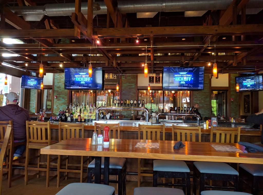 Rock Bottom Restaurant & Brewery | restaurant | 94 Yorktown Center, Lombard, IL 60148, USA | 6304241550 OR +1 630-424-1550