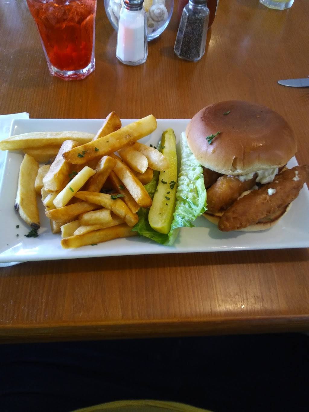 Lighthouse Waterfront Cafe | restaurant | 76 Shore Rd, Glen Cove, NY 11542, USA | 5162772088 OR +1 516-277-2088