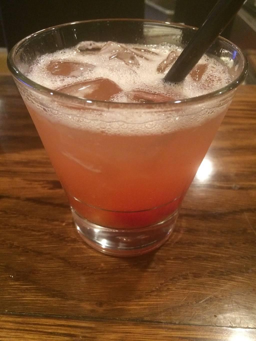 TGI Fridays | restaurant | 9 Brickyard Dr, Bloomington, IL 61701, USA | 3096622231 OR +1 309-662-2231