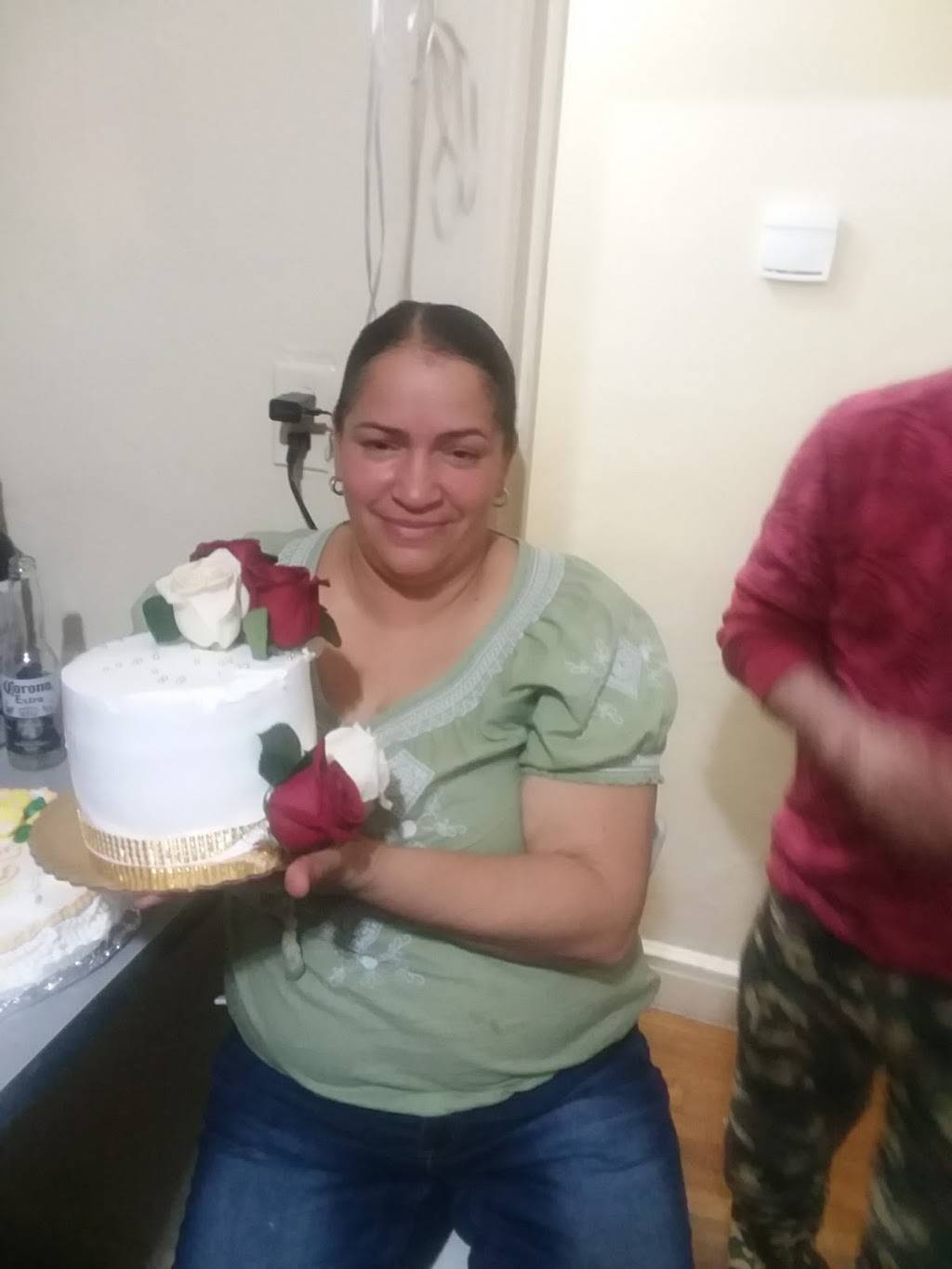 Pollo Sabroso | restaurant | 216 E 198th St, Bronx, NY 10458, USA | 7185637382 OR +1 718-563-7382