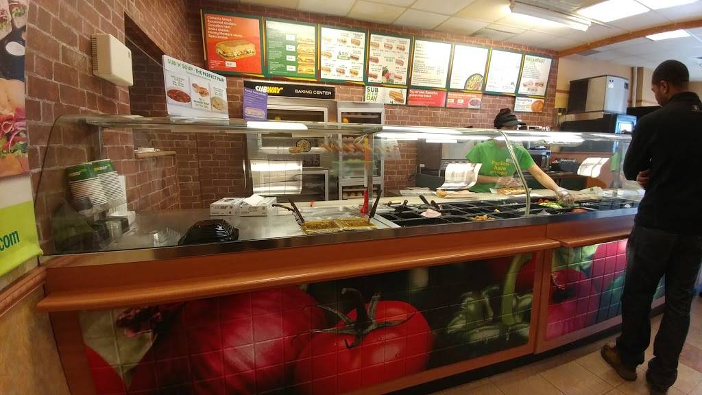 Subway | meal takeaway | 562 Kipling Ave Unit 3, Etobicoke, ON M8Z 5E8, Canada | 4169150556 OR +1 416-915-0556
