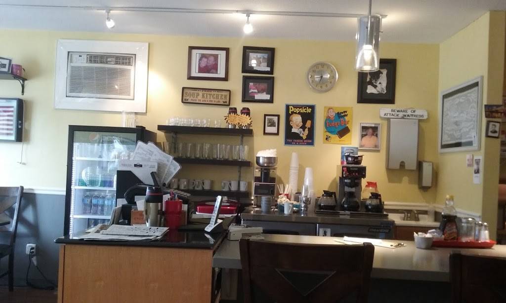 Wallingford Center Street Luncheonette | restaurant | 18 Center St, Wallingford, CT 06492, USA | 2032693447 OR +1 203-269-3447