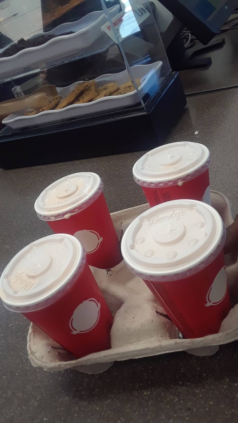 Wendys | restaurant | 13525 Woodward Ave, Highland Park, MI 48203, USA | 3138658440 OR +1 313-865-8440