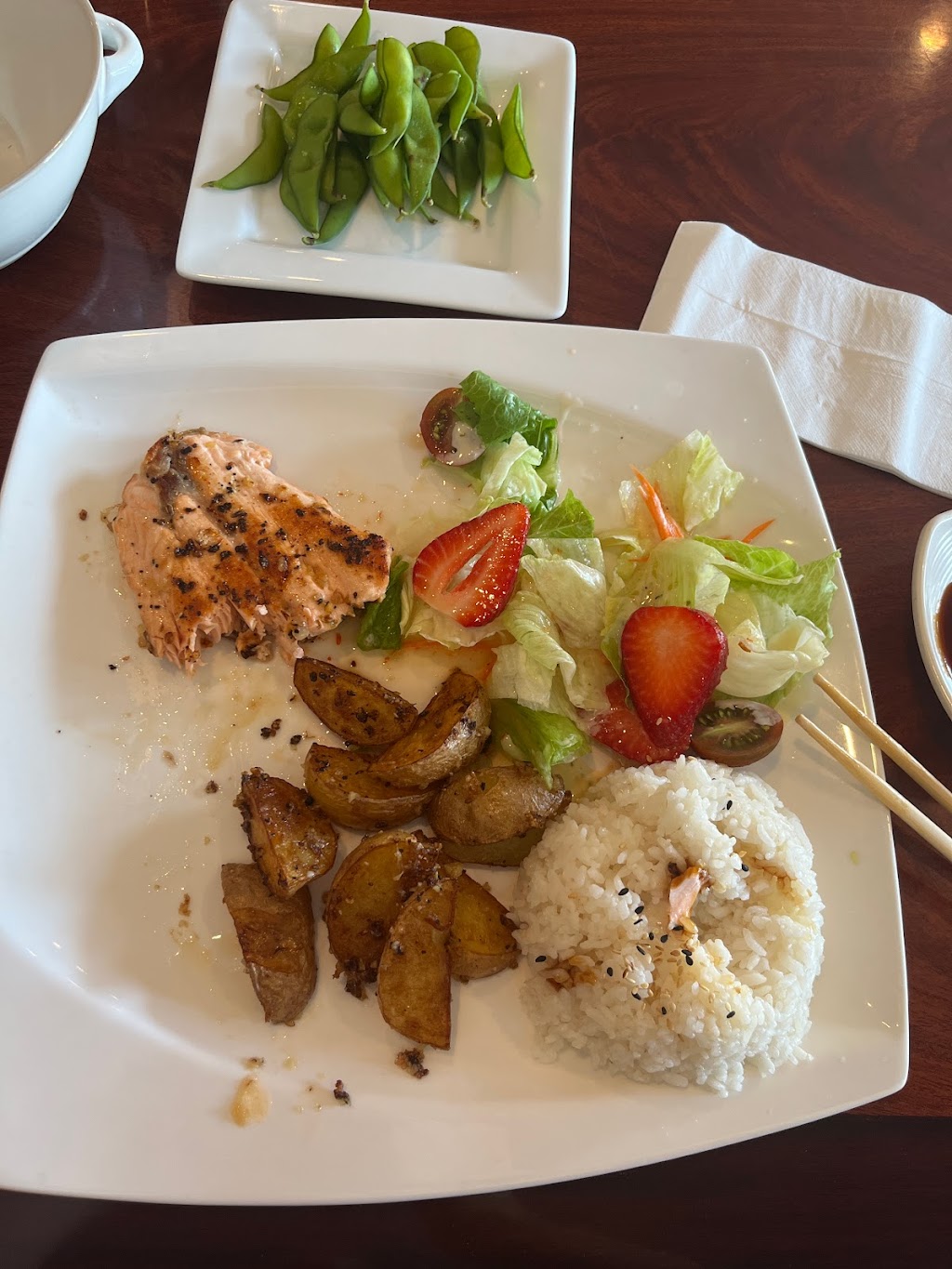 Maki Japanese and Vietnamese Cuisine | restaurant | 2201 Pillsbury Rd, Chico, CA 95926, USA | 5304878933 OR +1 530-487-8933