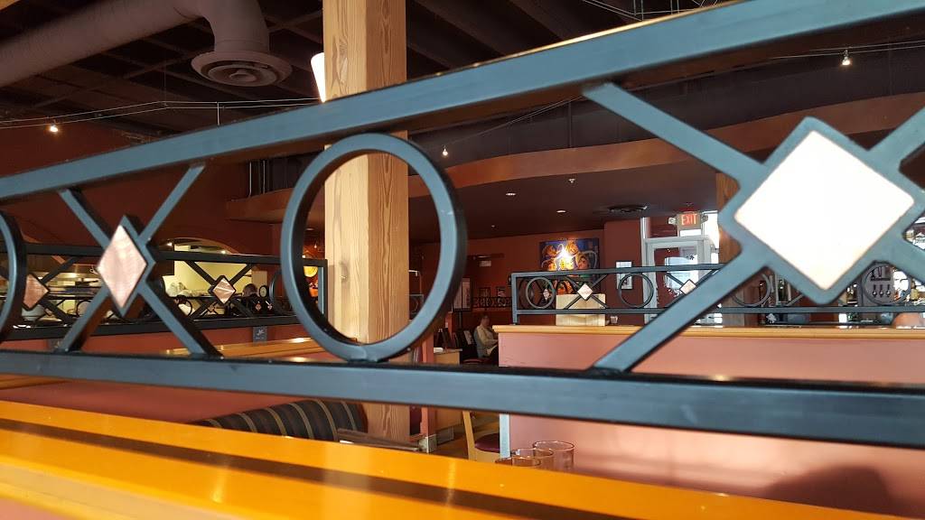 Lombardis Italian Restaurant - Everett | restaurant | 1620 W Marine View Dr, Everett, WA 98201, USA | 4252521886 OR +1 425-252-1886