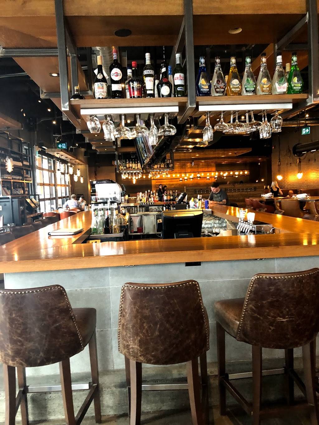 Baxters Landing | restaurant | 419 King St W #2030a, Oshawa, ON L1J 2K5, Canada | 9052150132 OR +1 905-215-0132